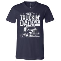 Funny Truck Driver Fathers Day Gift Best Truckin Dad Ever V-Neck T-Shirt