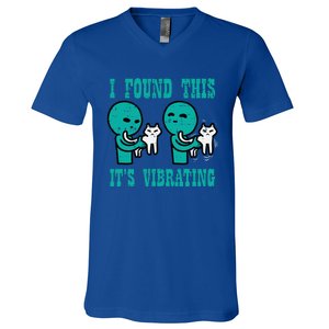 Found This Its Vibrating Alien Cat Funny Ufo V-Neck T-Shirt