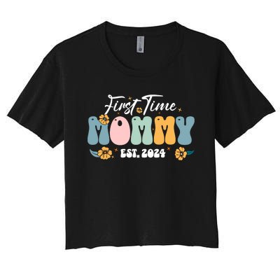 First Time Mommy Est 2024 New Mom Pregnancy Announcement Women's Crop Top Tee