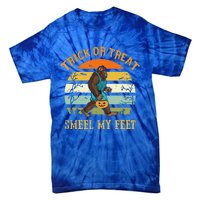 Funny Trick Or Treat Smell My Feet Bigfoot Halloween Vintage Tie-Dye T-Shirt