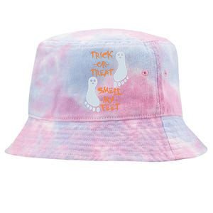 Funny Trick Or Treat Smell My Feet Halloween Tie-Dyed Bucket Hat