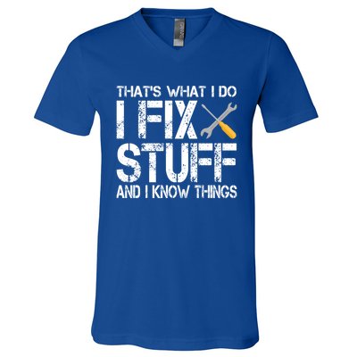 Funny That's What I Do I Fix Stuff And I Know Things Gift V-Neck T-Shirt