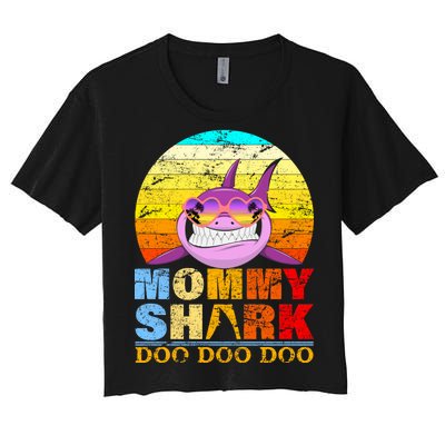 Funny Beach Mommy Shark Doo Women's Crop Top Tee