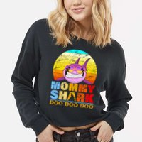 Funny Beach Mommy Shark Doo Cropped Pullover Crew