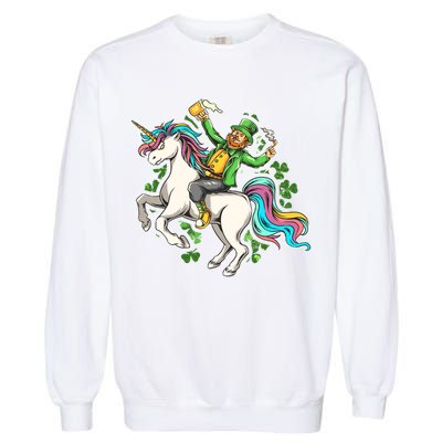 Funny St Patrick's Day Leprechaun Riding Unicorn Garment-Dyed Sweatshirt