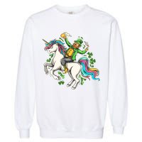Funny St Patrick's Day Leprechaun Riding Unicorn Garment-Dyed Sweatshirt