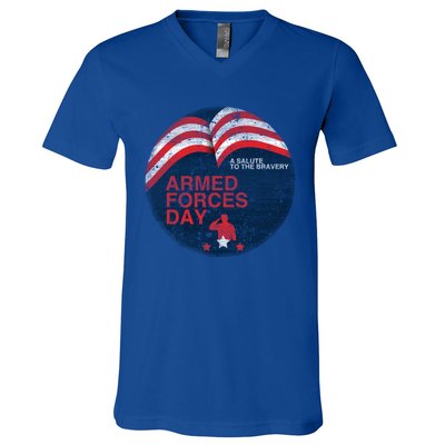 Funny Usa Retro For Memorial Day Or Independence To American Gift V-Neck T-Shirt