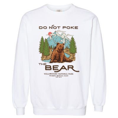 Funny Vintage Look Yellowstone National Park Grizzly Lover Garment-Dyed Sweatshirt