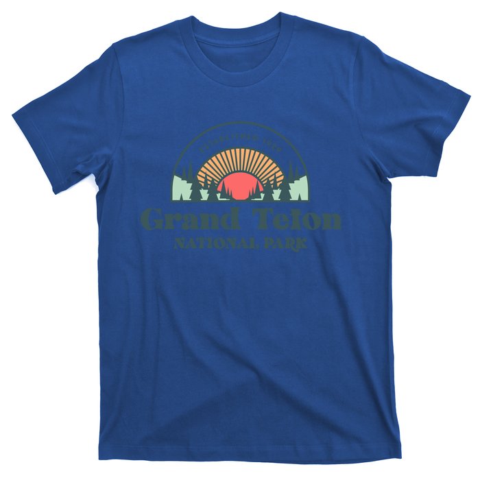 Family Vacation Meaningful Gift Cute Gift Retro Grand Teton National Park Gift T-Shirt