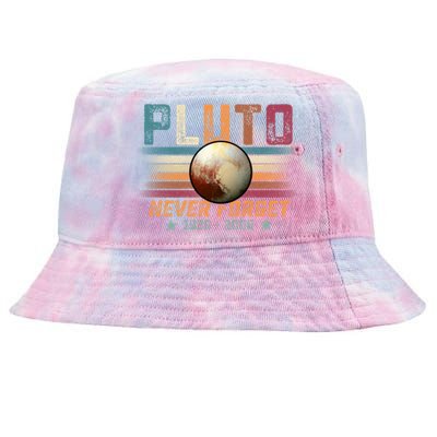 Funny Vintage Retro Space Planet Science Never Forget Pluto Funny Gift Tie-Dyed Bucket Hat