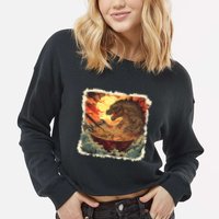 Funny Vintage Retro Japanese Great Wave Ramen Kaiju Monster Cropped Pullover Crew
