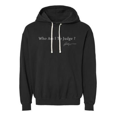 Funny Who Am I To Judge  Perfect For Holidays And Chill Garment-Dyed Fleece Hoodie