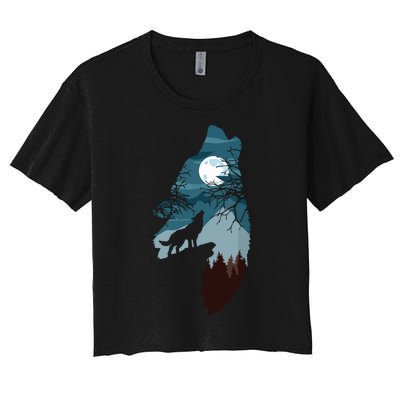 Forest With FullMoon And Cliff Of Silhouette Howling Wolf Women's Crop Top Tee