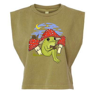 Frog With Mushroom Hat Cottagecore Goblincore Book Lover Garment-Dyed Women's Muscle Tee