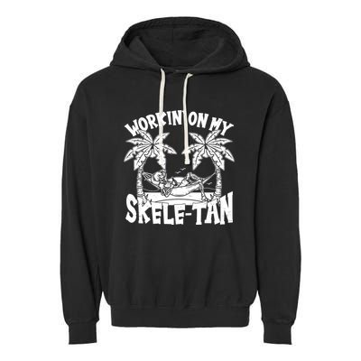 Funny Workin On My Skele Tan Vacation Skeleton Garment-Dyed Fleece Hoodie