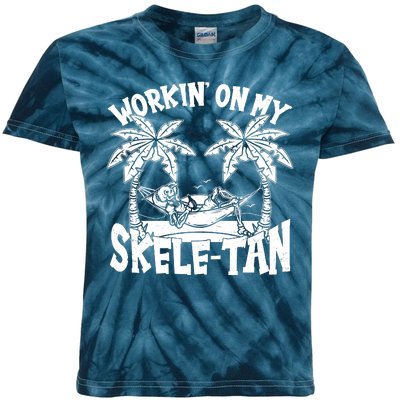 Funny Workin On My Skele Tan Vacation Skeleton Kids Tie-Dye T-Shirt