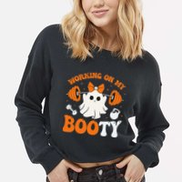 Funny Working On My Booty Ghost Boo Gym Ghost Pun Halloween Cropped Pullover Crew