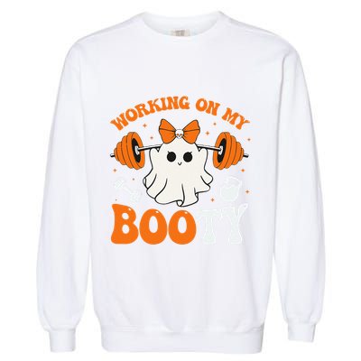 Funny Working On My Booty Ghost Boo Gym Ghost Pun Halloween Garment-Dyed Sweatshirt