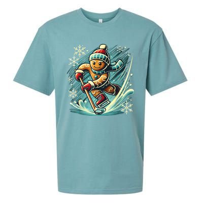 Funny Xmas Gingerbread Playing Ice Hockey Lovers Christmas Gift Sueded Cloud Jersey T-Shirt