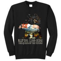 Grizzly 399 28 Years Old Memory The Queen Of The Tetons Sweatshirt