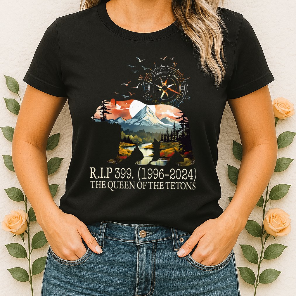 Grizzly 399 28 Years Old Memory The Queen Of The Tetons Womens T-Shirt