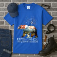 Grizzly 399 28 Years Old Memory The Queen Of The Tetons Tall T-Shirt