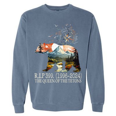 Grizzly 399 28 Years Old Memory The Queen Of The Tetons Garment-Dyed Sweatshirt