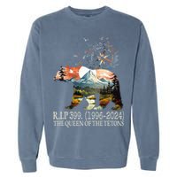 Grizzly 399 28 Years Old Memory The Queen Of The Tetons Garment-Dyed Sweatshirt