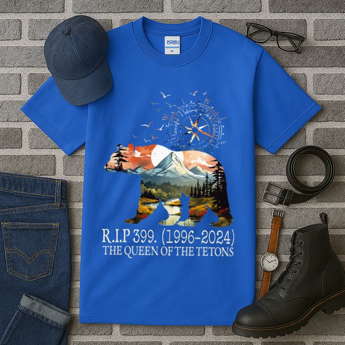 Grizzly 399 28 Years Old Memory The Queen Of The Tetons Tall T-Shirt