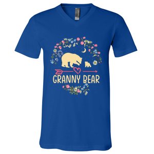 Granny Bear Christmas Family Flower Grandma Xmas Cute Gift V-Neck T-Shirt