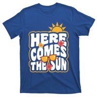 Groovy Beach Here Comes The Sun Summer Vacation Holiday Funny Gift T-Shirt