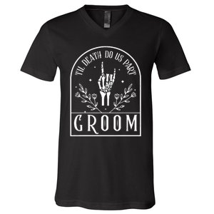 Groom Bride Skeleton Gothic Halloween Engagement Wedding V-Neck T-Shirt