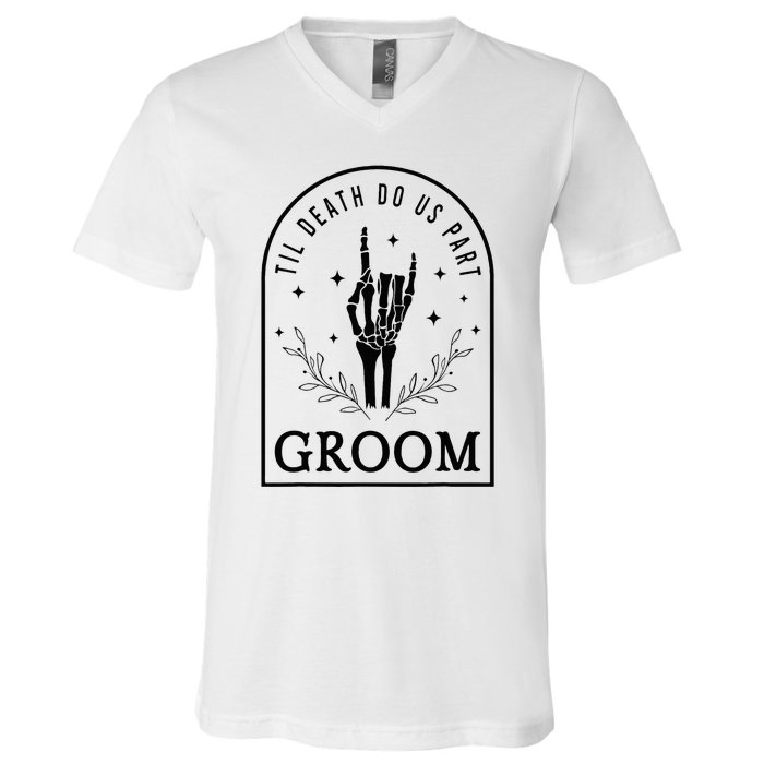 Groom Bride Skeleton Gothic Halloween Engagement Wedding V-Neck T-Shirt