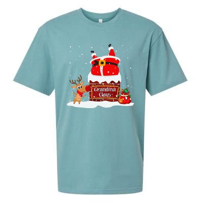 Grandma Claus Fat Santa Stuck In The Chimney Christmas Sueded Cloud Jersey T-Shirt