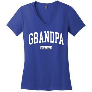 Grandpa Est 2023 New First Time Grandpa Great Gift Women's V-Neck T-Shirt