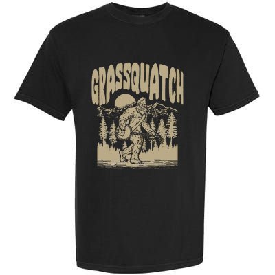 Grassquatch! Funny Bigfoot Banjo Bluegrass Sasquatch Outdoor Garment-Dyed Heavyweight T-Shirt