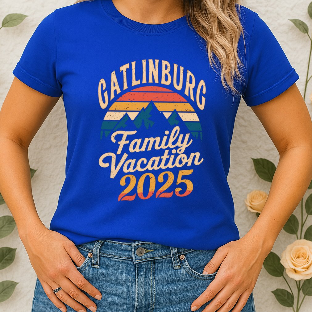 Gatlinburg Family Vacation 2025 Family Vacation Great Gift Womens T-Shirt