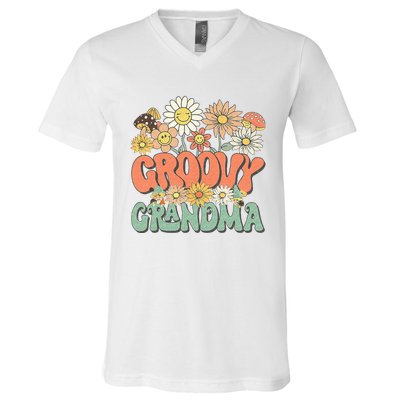 Groovy Grandma Floral Hippie Retro Daisy Flower Mothers Day V-Neck T-Shirt