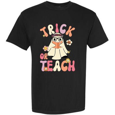 Groovy Halloween Trick or Teach Retro Floral Ghost Teacher Garment-Dyed Heavyweight T-Shirt