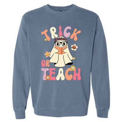 Groovy Halloween Trick or Teach Retro Floral Ghost Teacher Garment-Dyed Sweatshirt