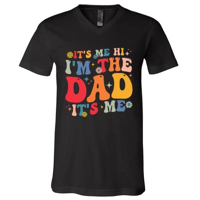 Groovy ItS Me Hi IM The Dad ItS Me Funny Fathers Day V-Neck T-Shirt