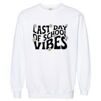 Groovy Last Day Of School Vibes Teacher Student Graduation Garment-Dyed Sweatshirt