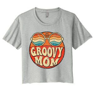 Groovy Mom 70s Aesthetic Nostalgia 1970's Retro Mom Women's Crop Top Tee