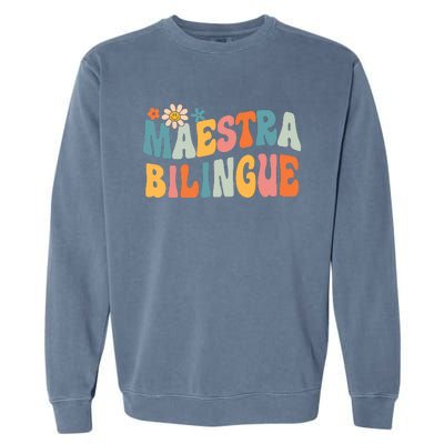 Groovy Maestra Bilingue Spanish Teacher Retro Garment-Dyed Sweatshirt