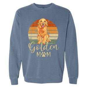 Golden Mom Retro Sunset Golden Retriever Lover Garment-Dyed Sweatshirt