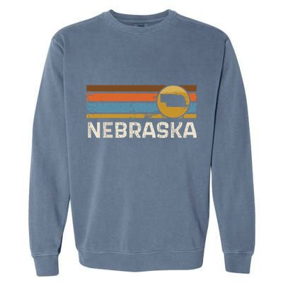 Graphic Nebraska Us State Map Vintage Retro Stripes Garment-Dyed Sweatshirt