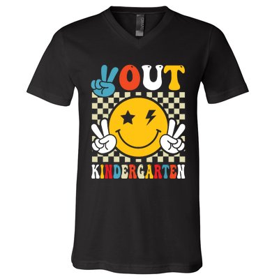 Groovy Peace Out Kindergarten Graduation Last Day Of School V-Neck T-Shirt