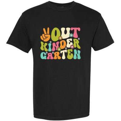 Groovy Peace Out Kindergarten Teacher Last Day Of School Garment-Dyed Heavyweight T-Shirt