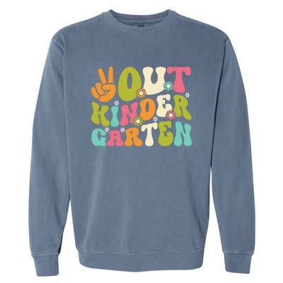 Groovy Peace Out Kindergarten Teacher Last Day Of School Garment-Dyed Sweatshirt