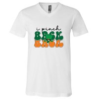 Groovy Retro Kids Funny St Patricks Day Saying For Girls Boys I Pinch Back V-Neck T-Shirt